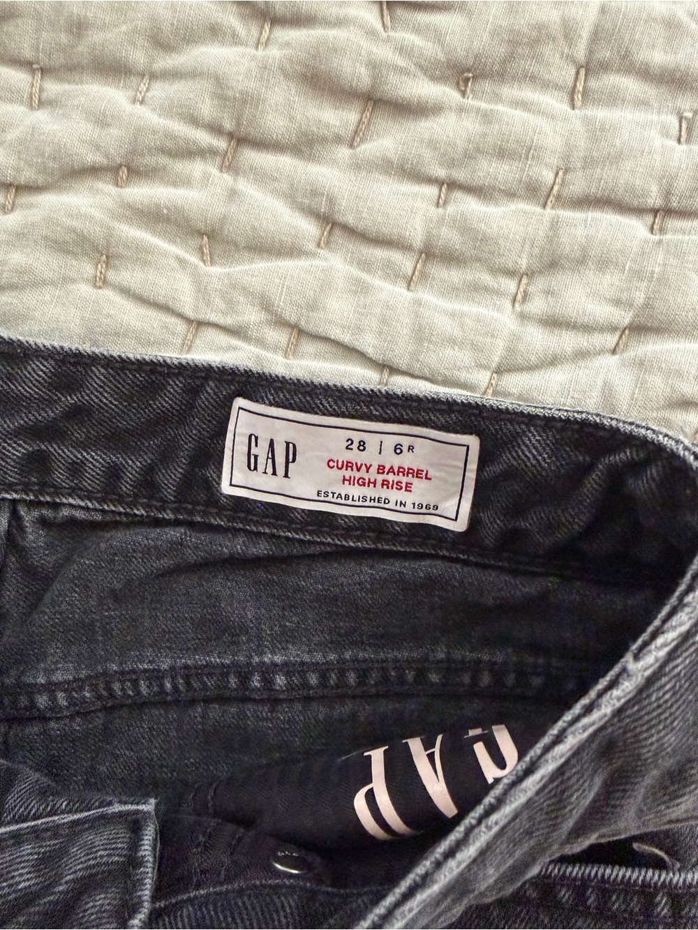 GAP - Curvy High Rise Barrel Jeans - Picture 5 of 6